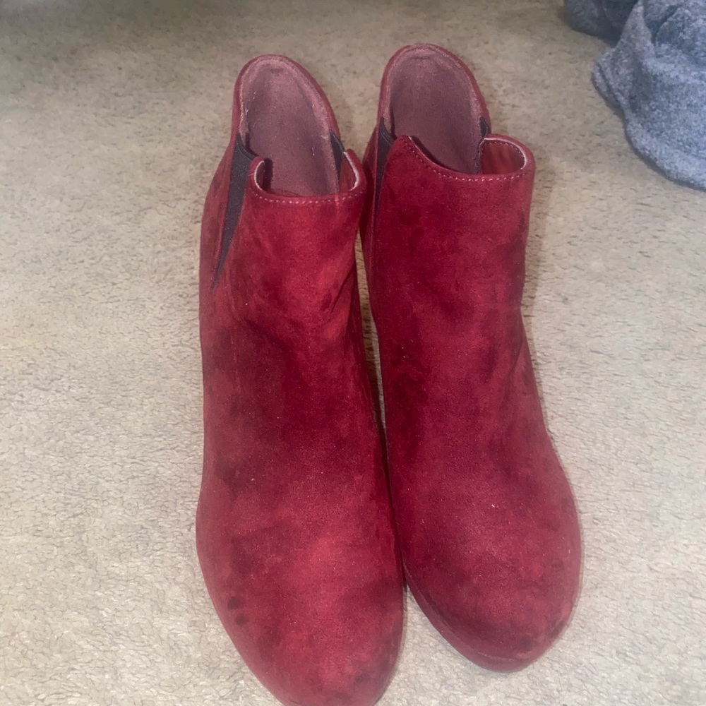 Maroon booties